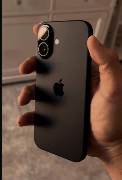 Apple iPhone 16