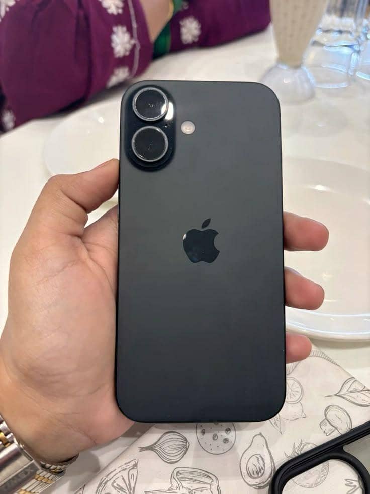 Apple iPhone 16 1