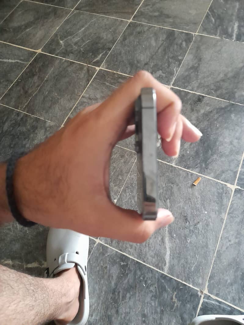Apple iPhone 13 Pro Max 2