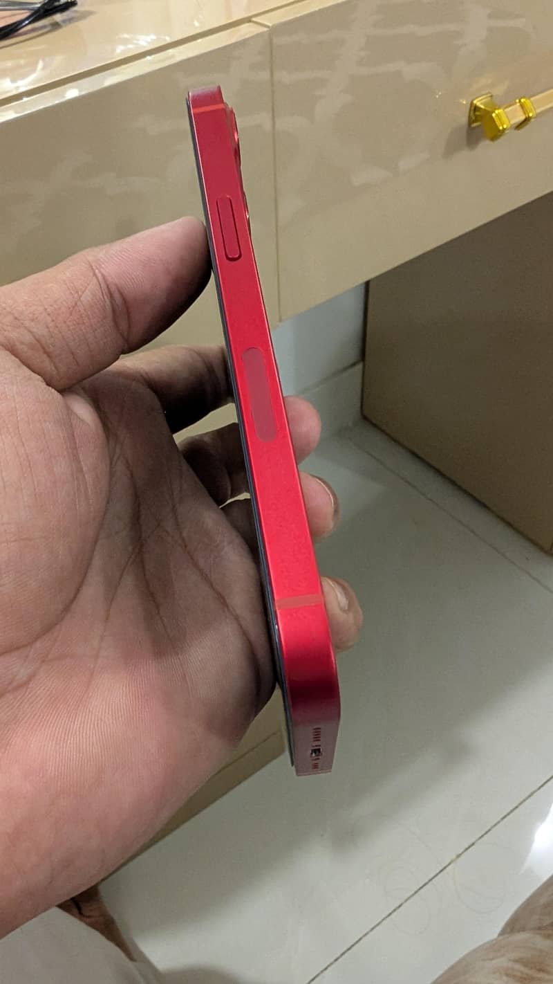 Apple iPhone 13 5