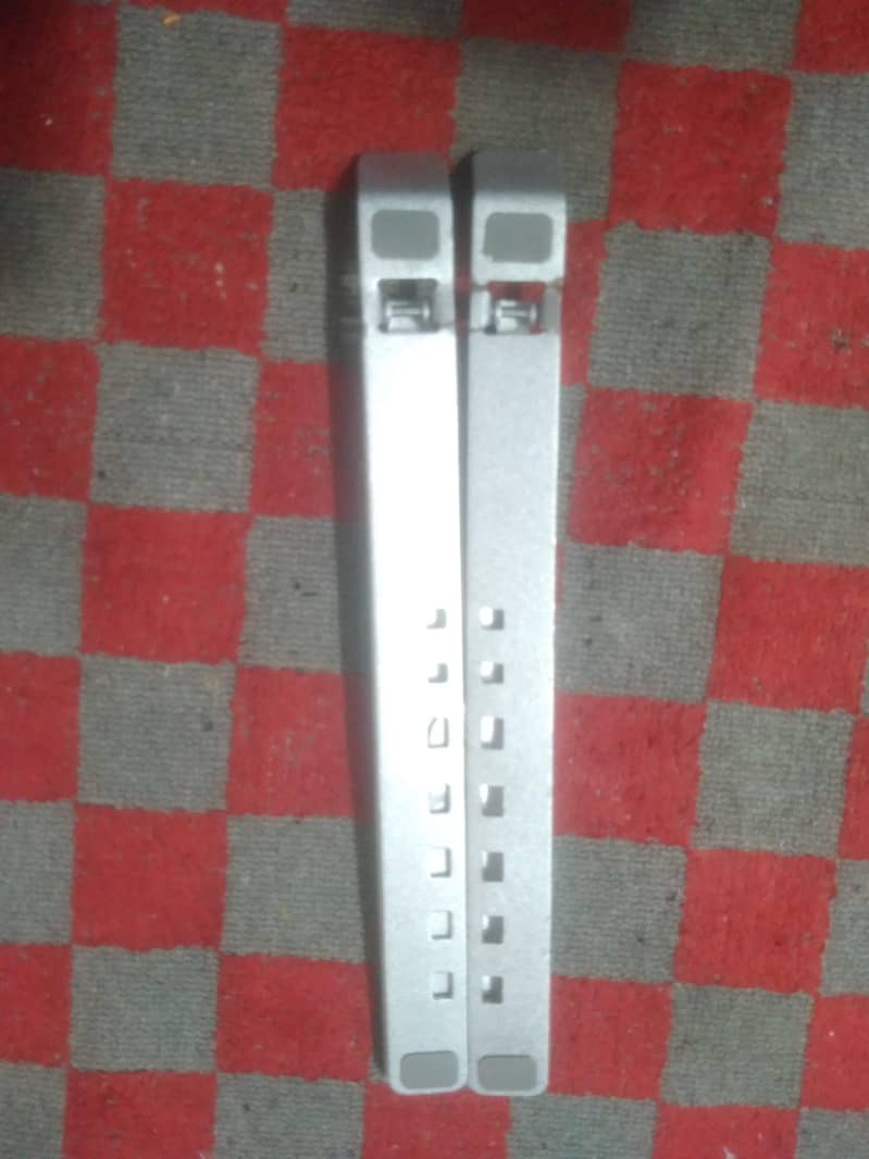 laptop stand 2