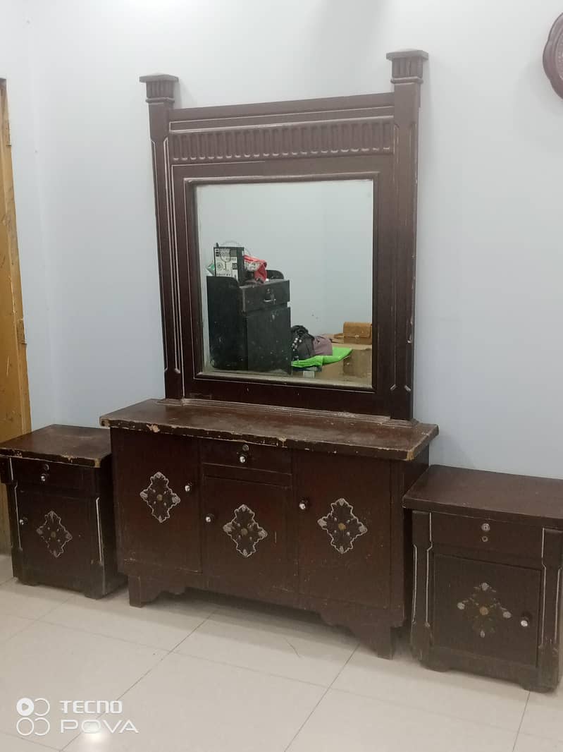 Solid Wooden Bed Set with Dressing Table & 2 Side Tables 1