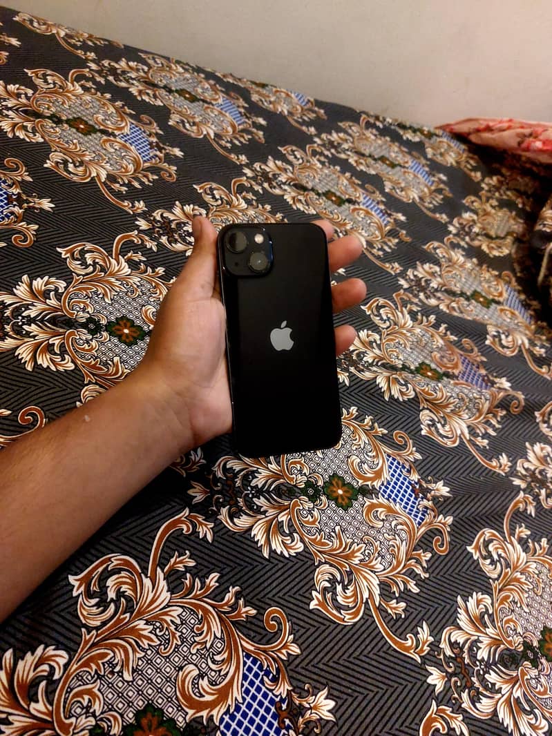 Apple iPhone 13 4