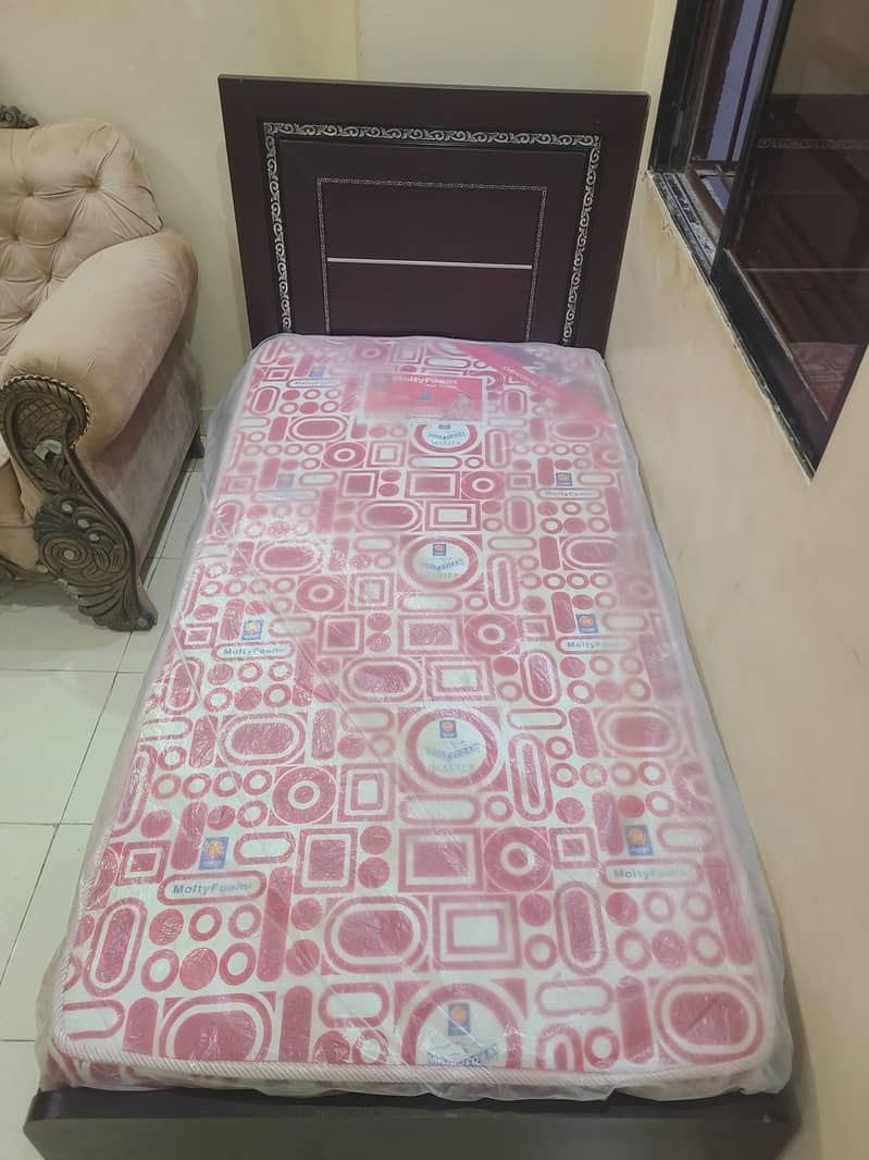 single Bed & Cupboard 0