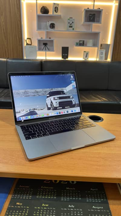 MacBook Pro 2018 | i7 16gb ram | Touch Bar | 10/10