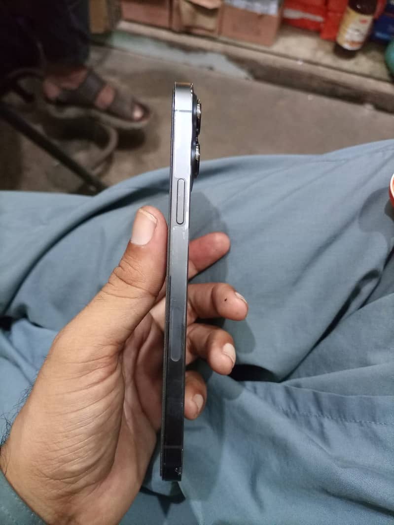iPhone 13 Pro Max 2