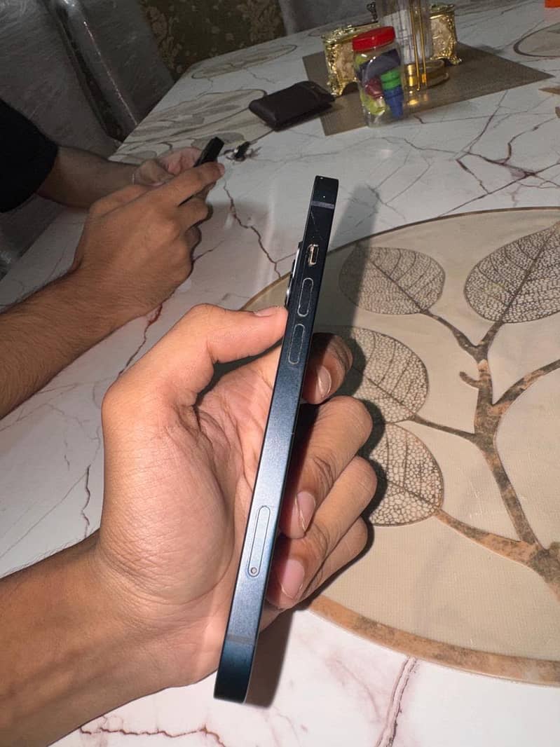 Apple iPhone 13 4