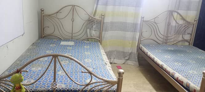 2 single iron beds with mattress
