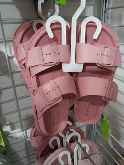 Imported Slippers Made in China are available for Retail & Wholesale