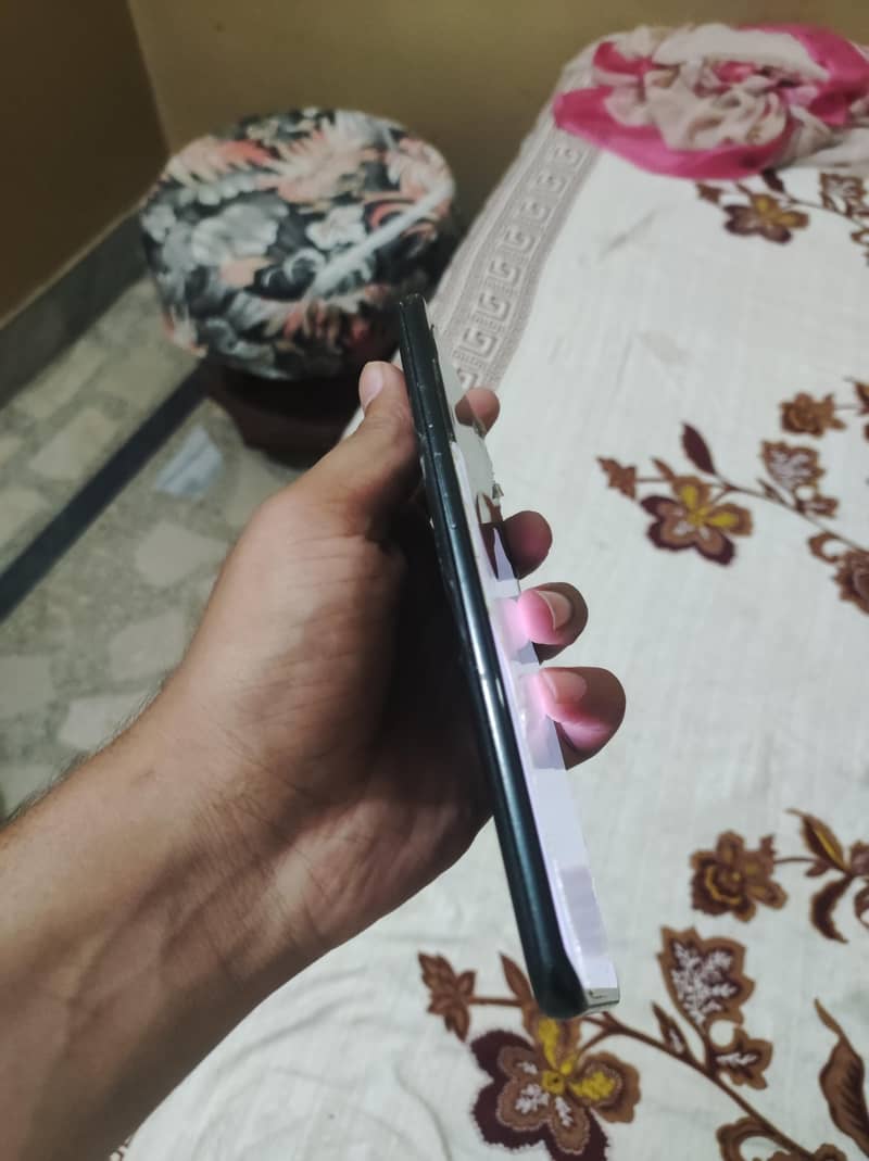 One Plus 10 Pro 4