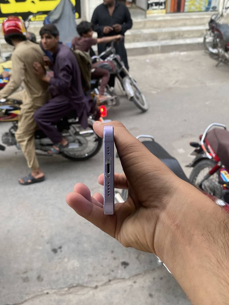 Apple iPhone 12 3