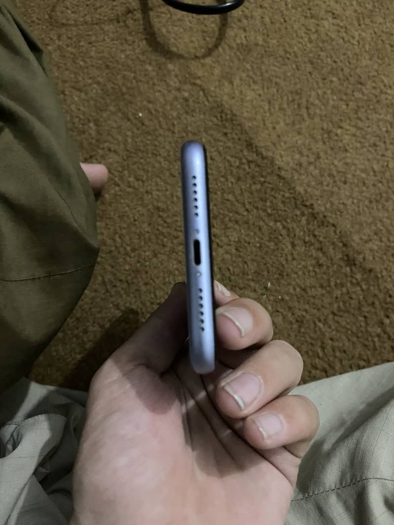 Apple iPhone 11 3