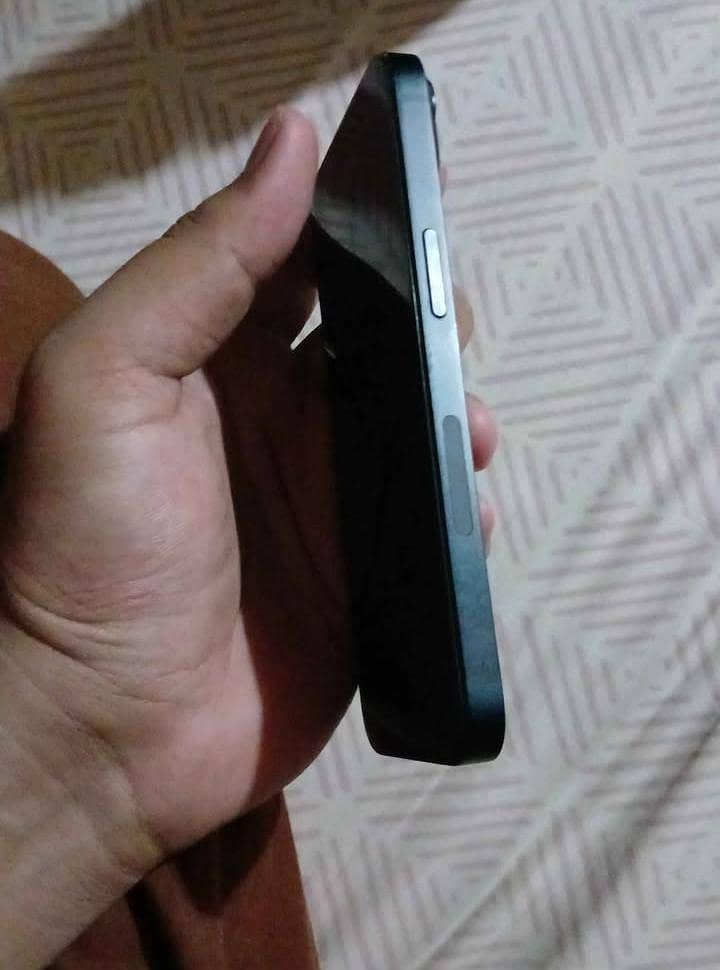 Apple iPhone 13 0