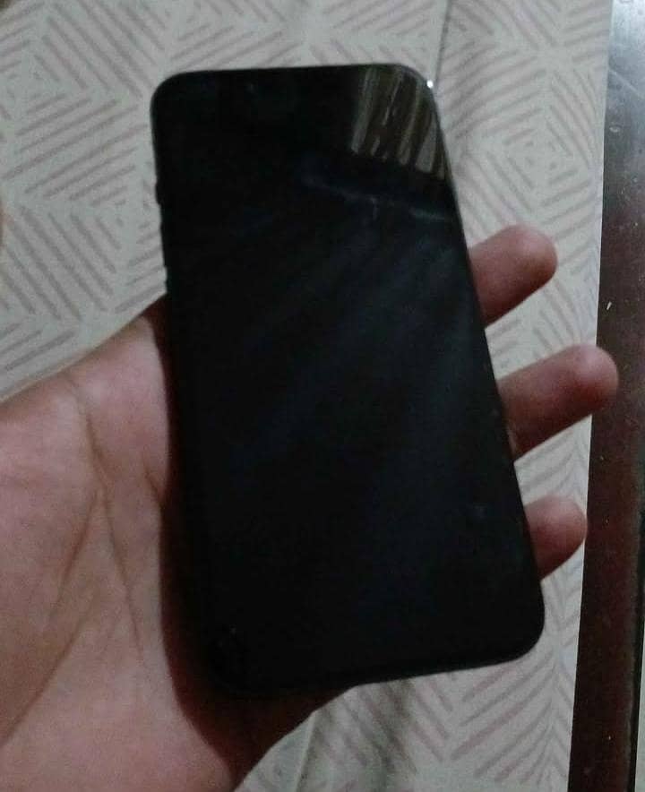 Apple iPhone 13 4