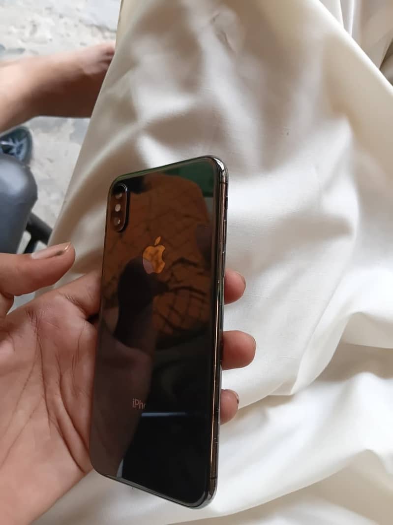 Apple iPhone X 4