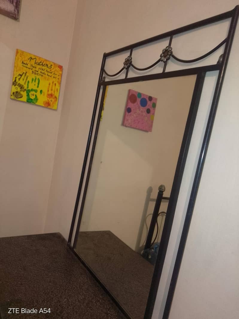 Dressing table With Mirror 2