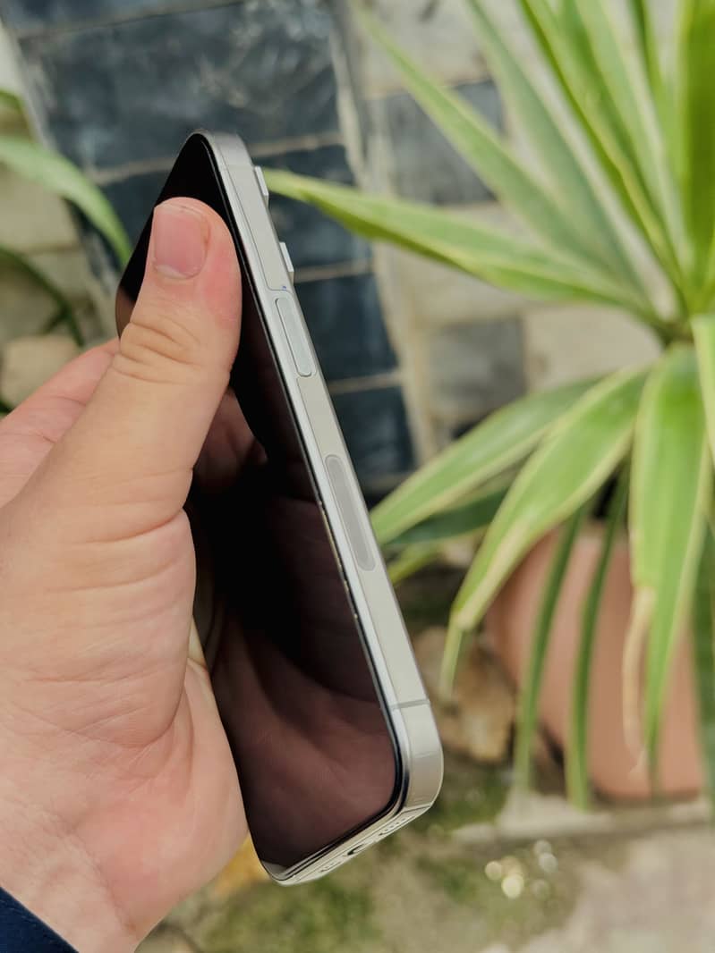 Apple iPhone 15 Pro 1