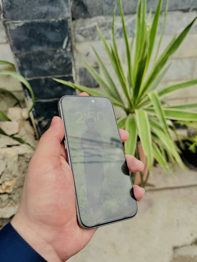 Apple iPhone 15 Pro 2