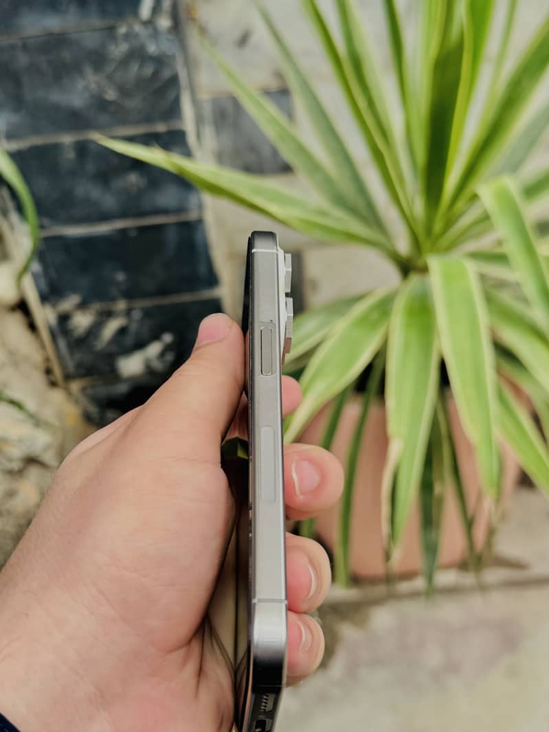 Apple iPhone 15 Pro 3