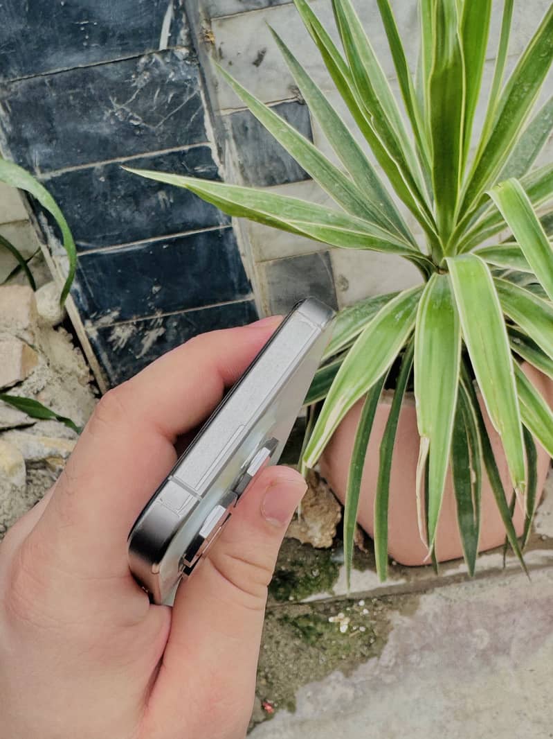 Apple iPhone 15 Pro 6