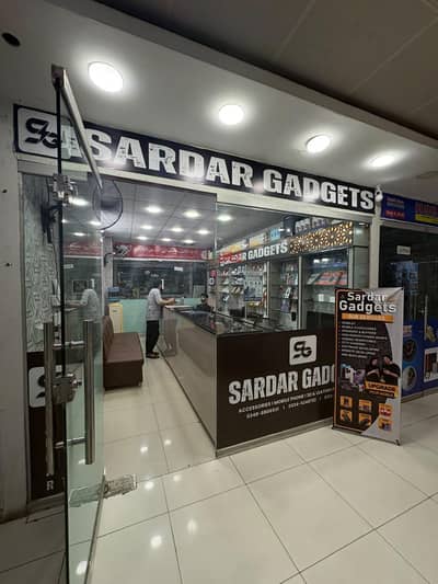 running shop available for sale on good will in Rania mall saddar rwp