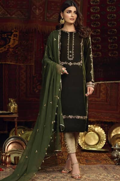Nageen (Three Piece) SKU: ZVC-008XS (Zaaviay)