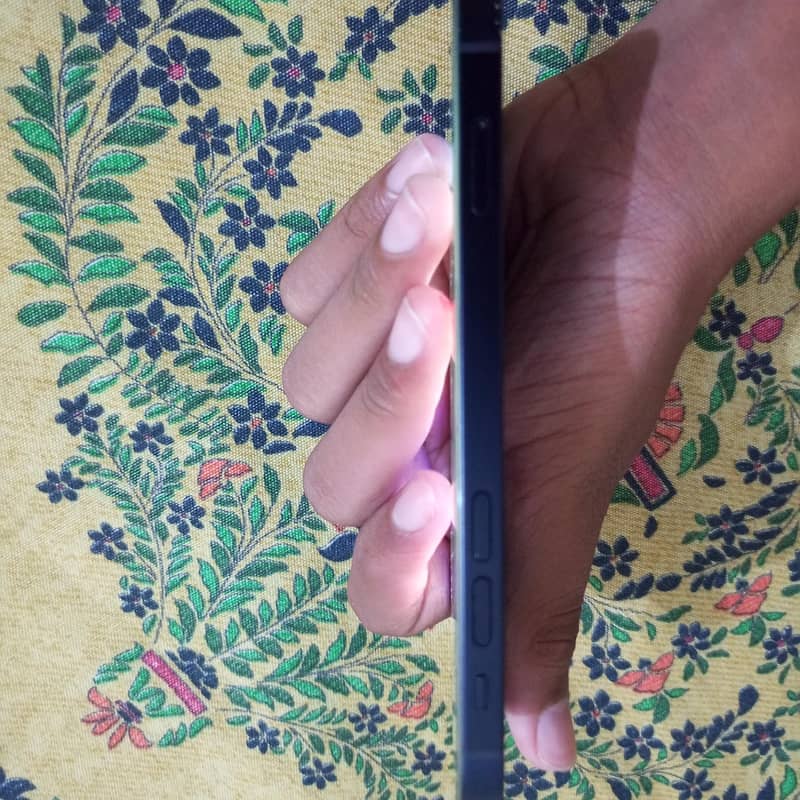 Apple iPhone 12 3