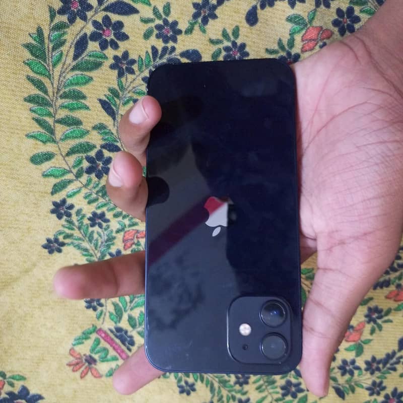 Apple iPhone 12 4