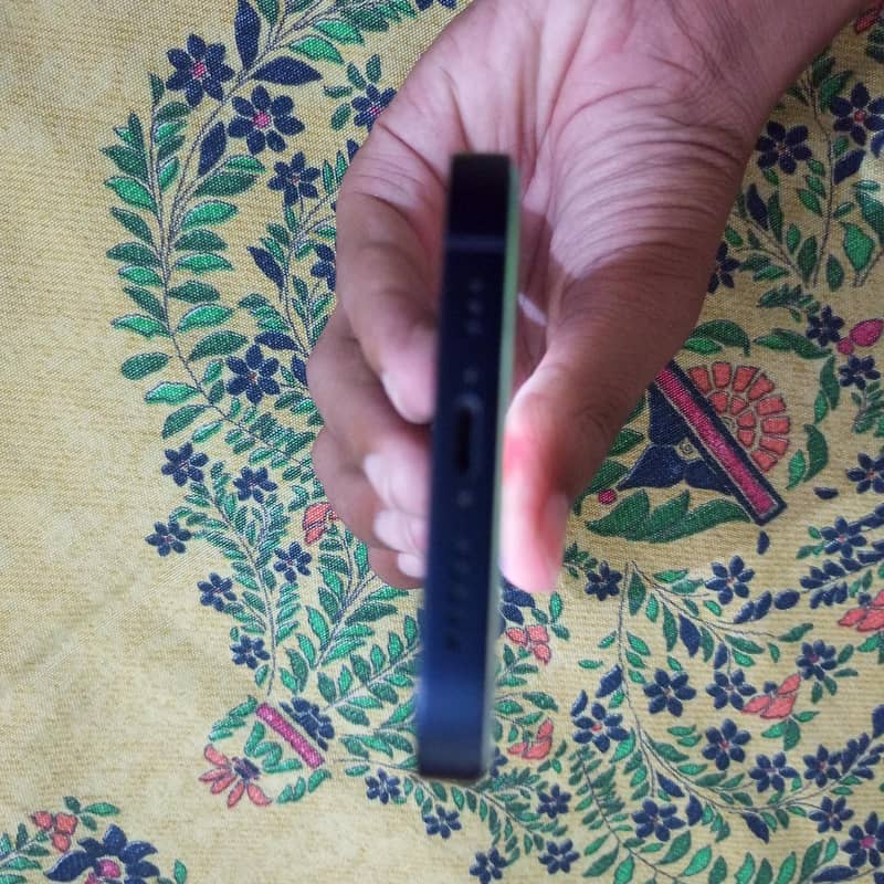 Apple iPhone 12 7