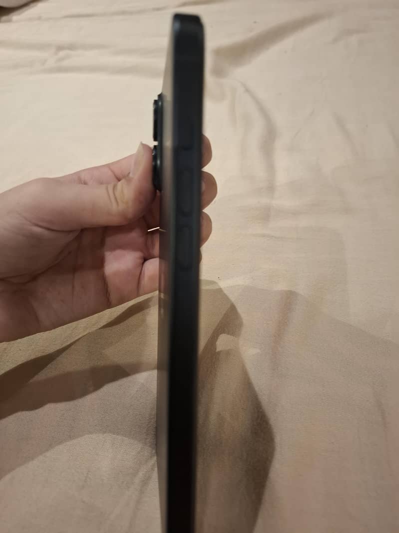 Apple iPhone 16 Plus 1