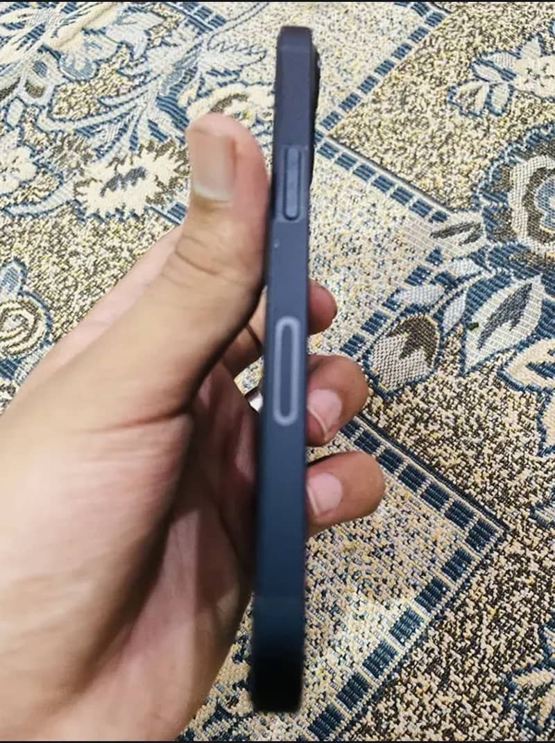 Apple iPhone 13 2