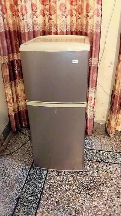 Haier small saiz fridge 03125683562