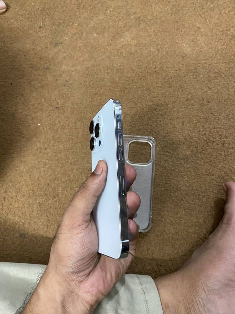 Apple iPhone 14 Pro 2