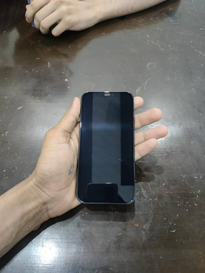 Apple iPhone 12 4