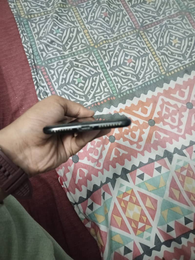 Apple iPhone 7 Plus 4