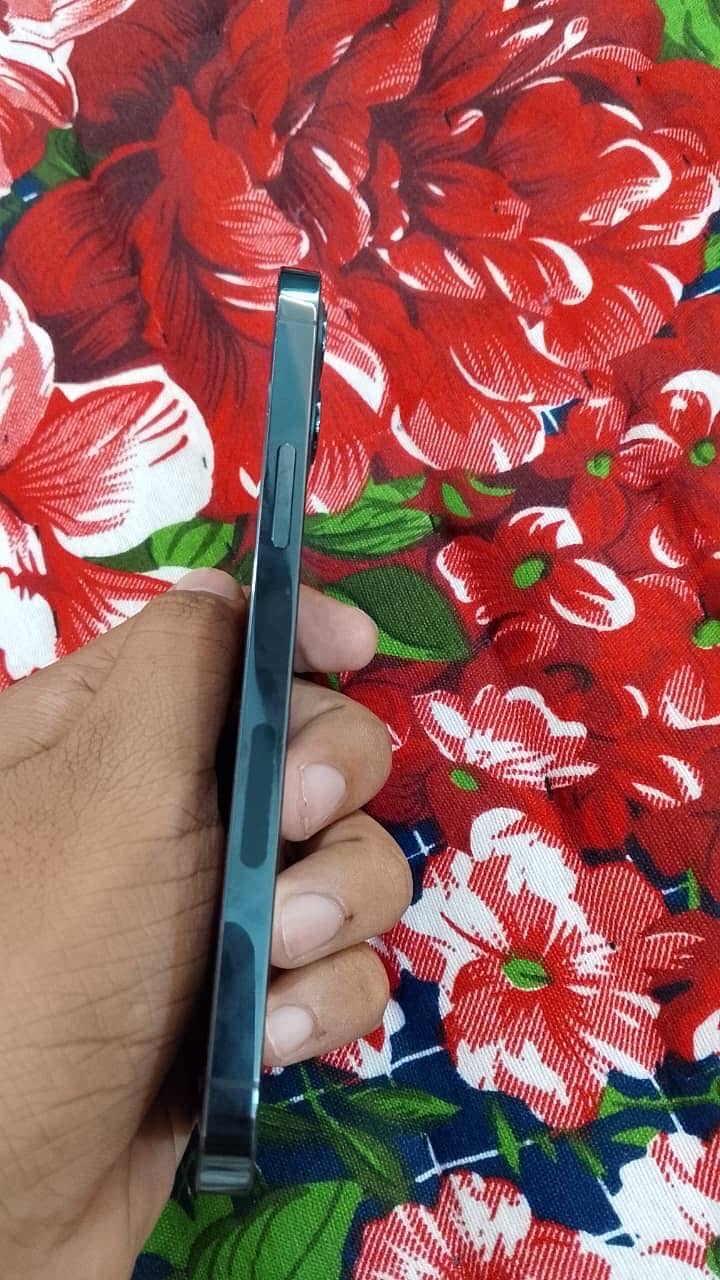 Apple iPhone 12 Pro 3
