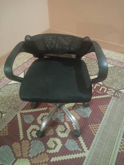 chair only usedable bake stand tot gya hy