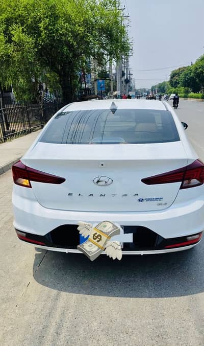 Hyundai Elantra 2022