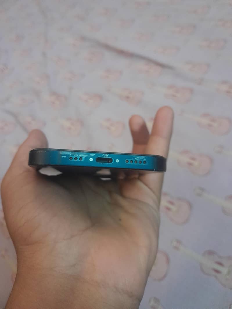 Apple iPhone 13 2