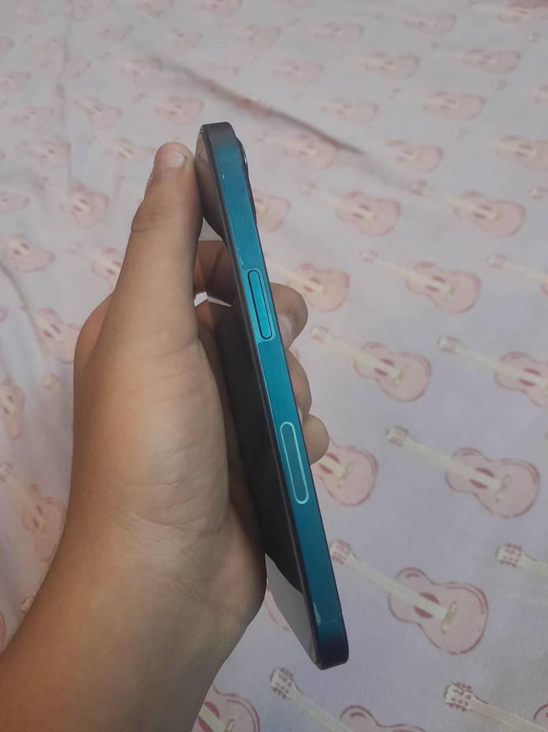 Apple iPhone 13 4