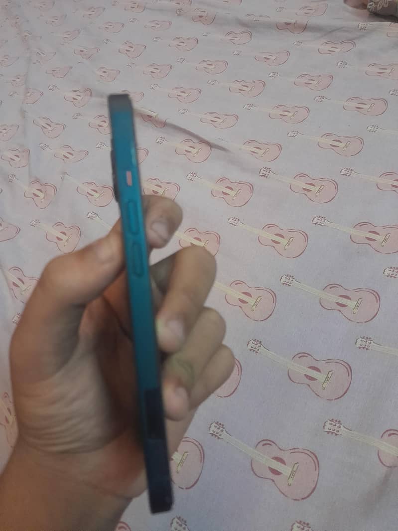 Apple iPhone 13 5