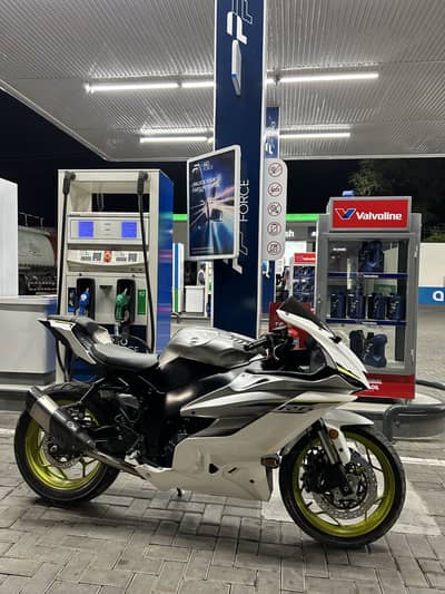 Yahama r6