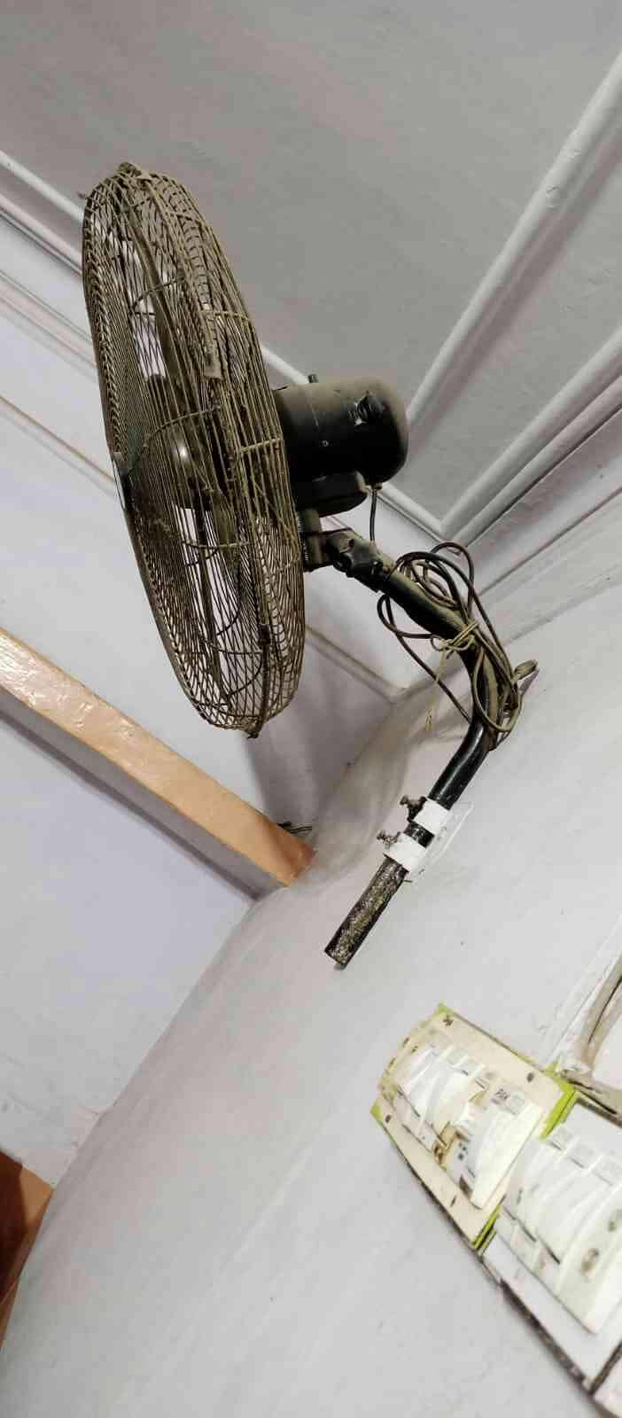WALL BRACKET FAN 3
