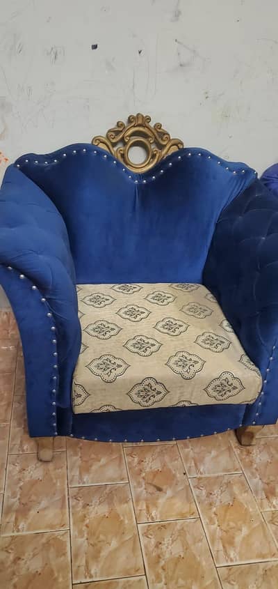 I m selling sofa I nend of money