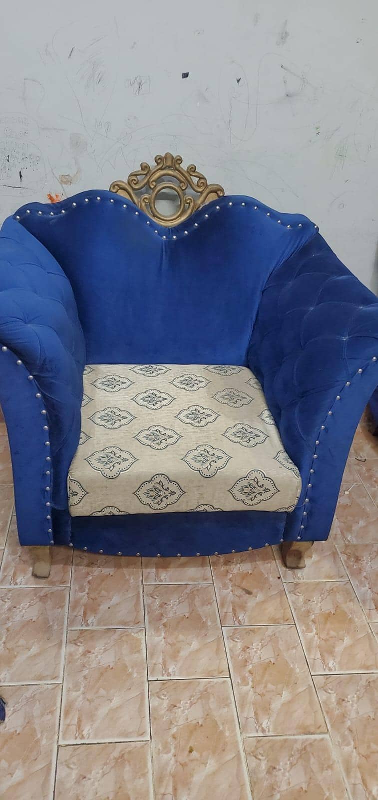 sofa selling 3
