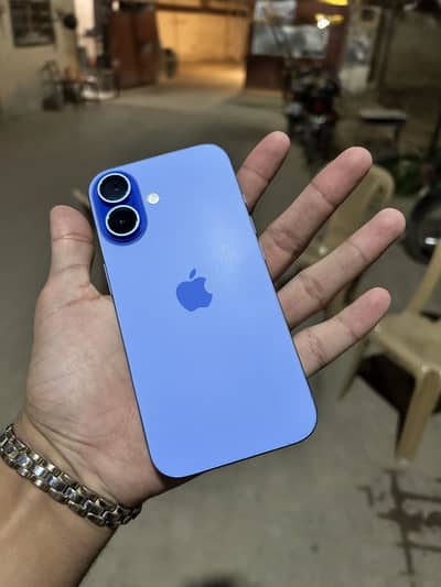 Apple iPhone 16