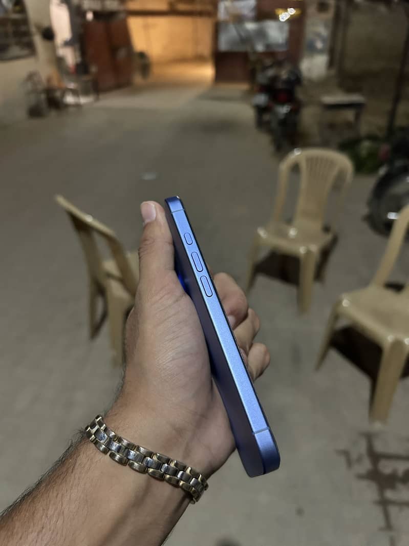 Apple iPhone 16 1