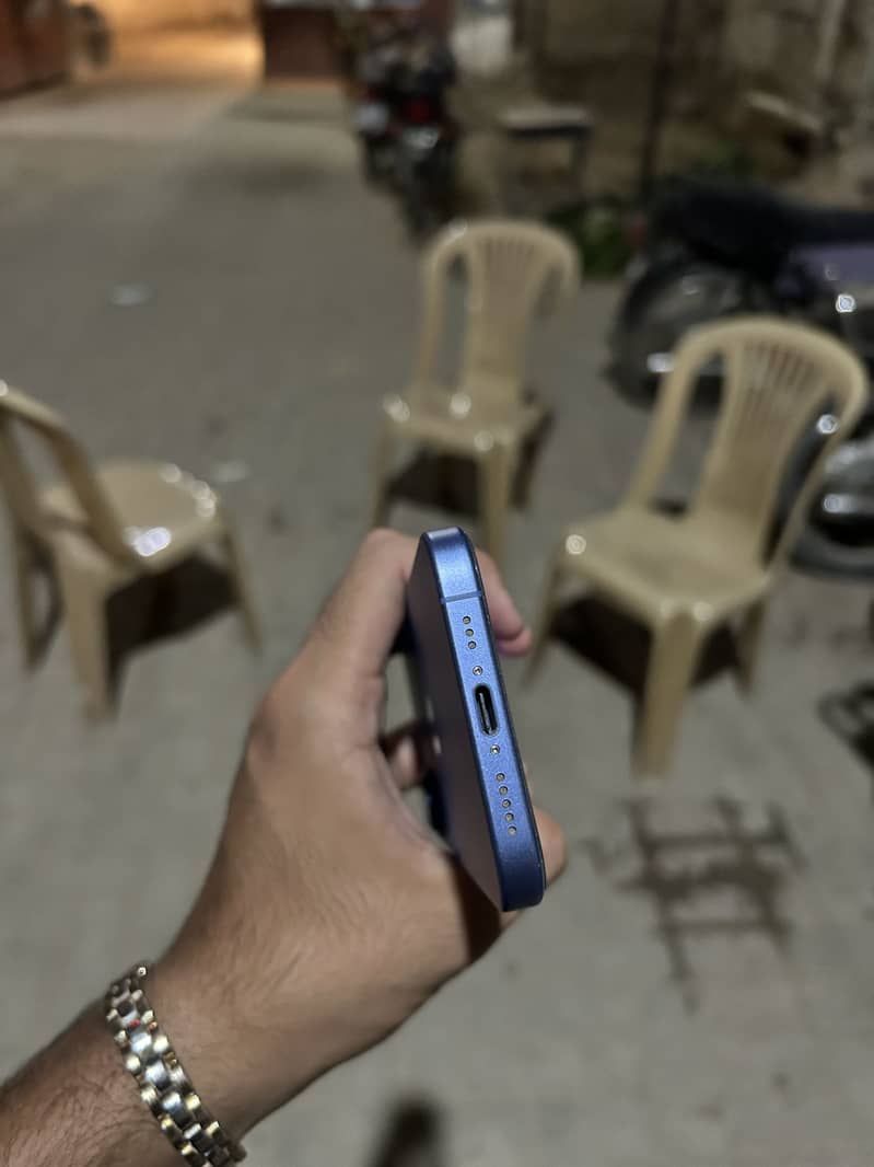 Apple iPhone 16 3