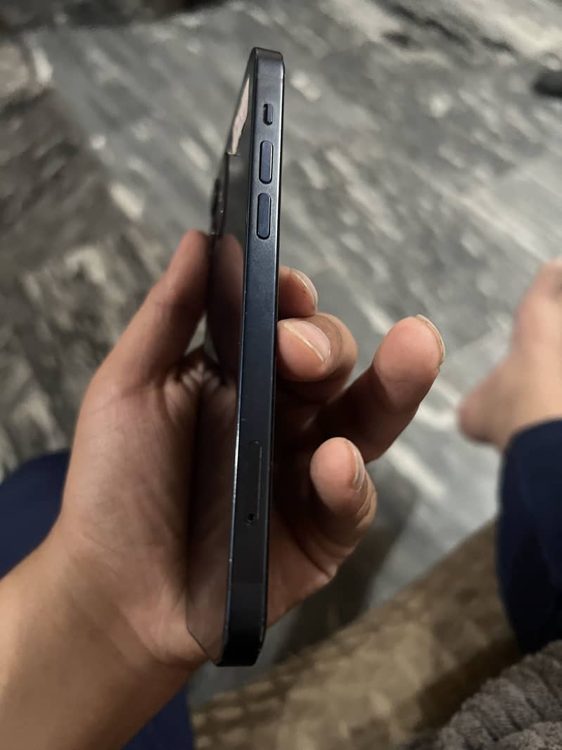 Apple iPhone 12 4