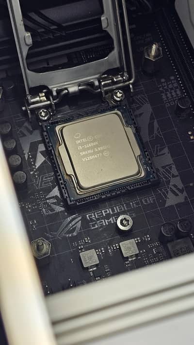 Intel Core i5-11600K + ASUS ROG Strix B560-F Gaming WiFi Motherboard
